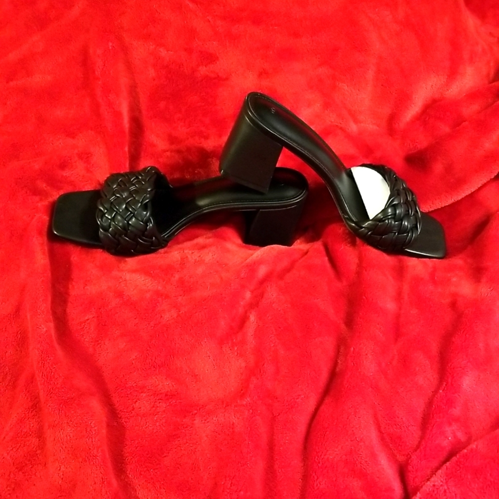 NIB 9.5 braided sandals  chunky heel  padded foot bed comfy